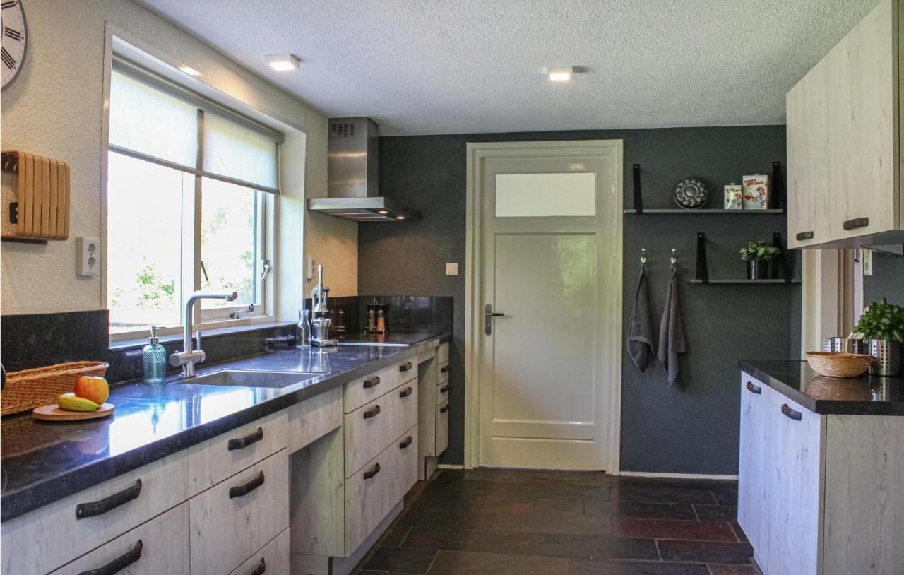 Gorgeous Home In Scharendijke With Kitchen Esterno foto