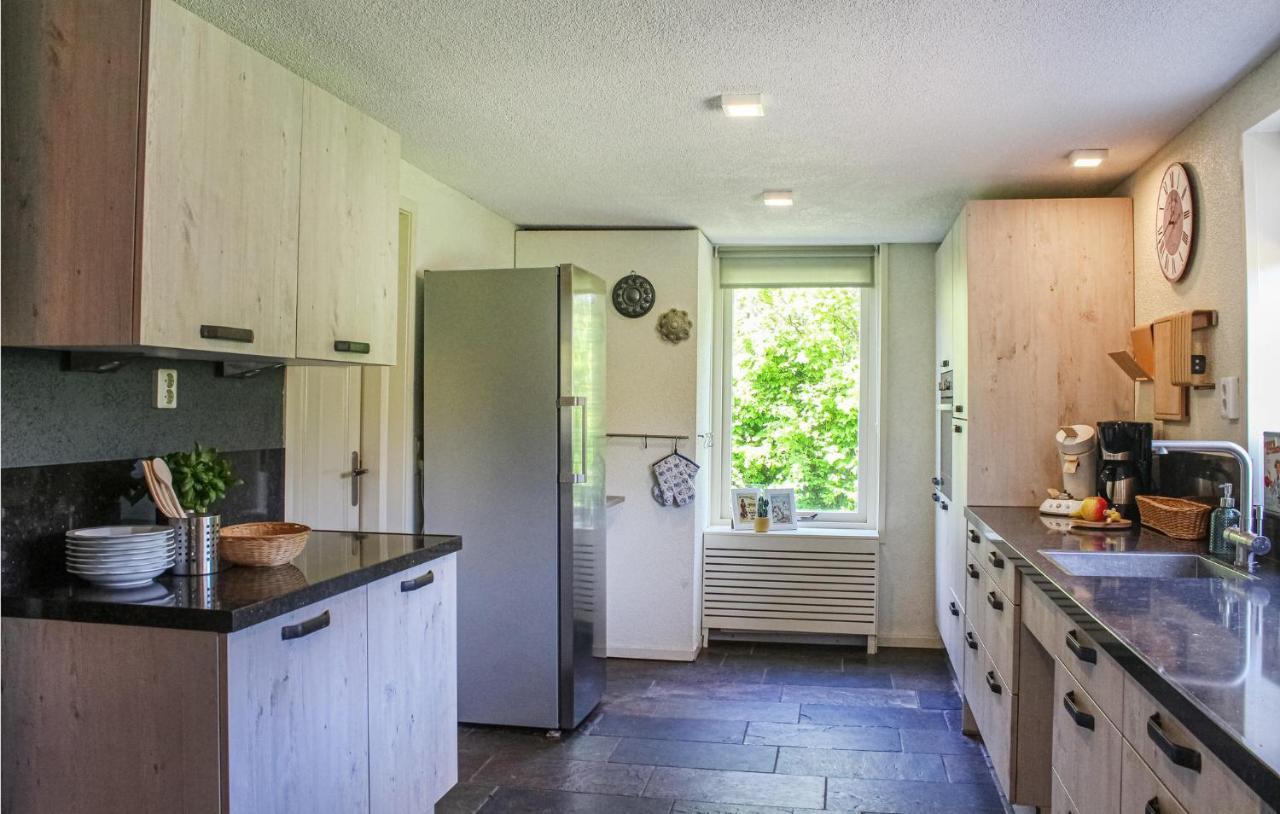 Gorgeous Home In Scharendijke With Kitchen Esterno foto